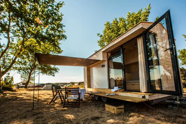 Tiny houses on wheels, how big can I legally build?